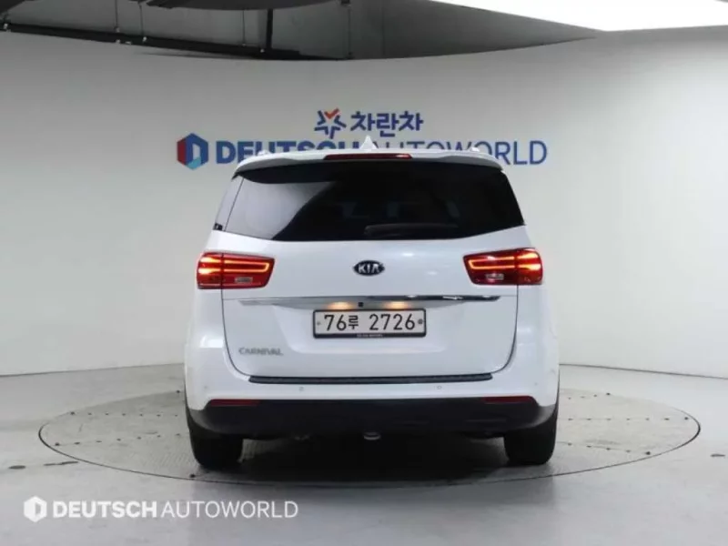 Kia Carnival