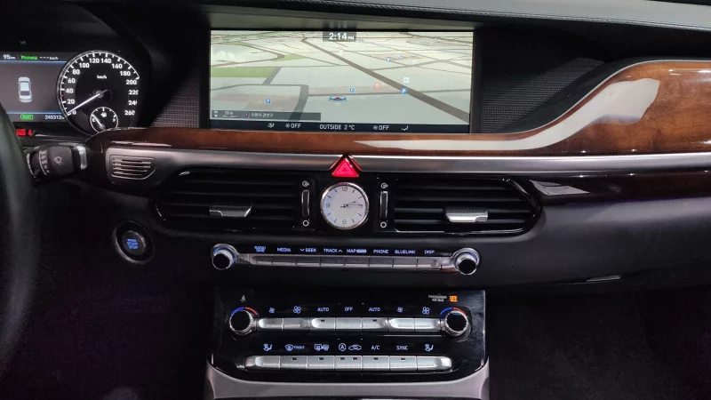 Genesis EQ900