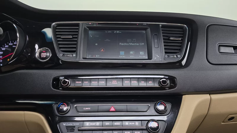 Kia Carnival