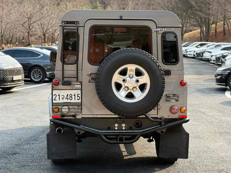 Land Rover Defender
