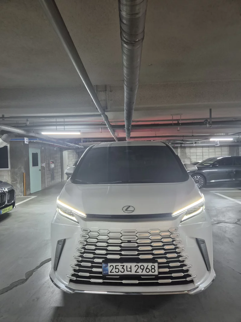 Lexus LM