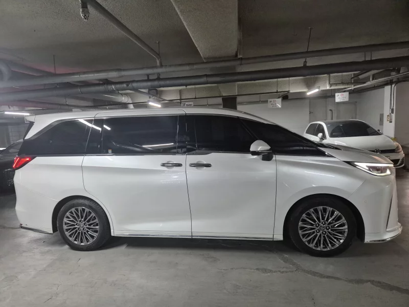 Lexus LM