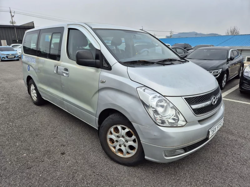 Hyundai Starex