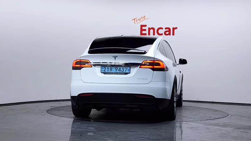 Tesla MODEL X