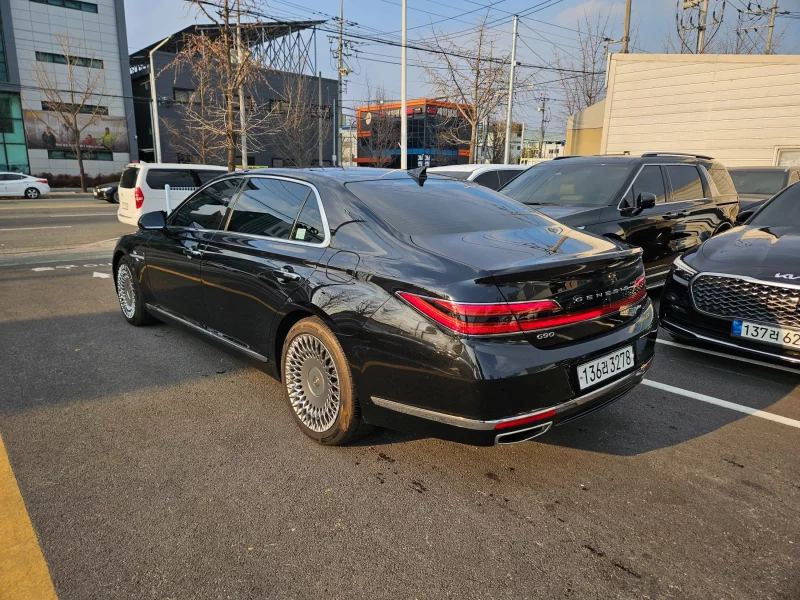Genesis G90