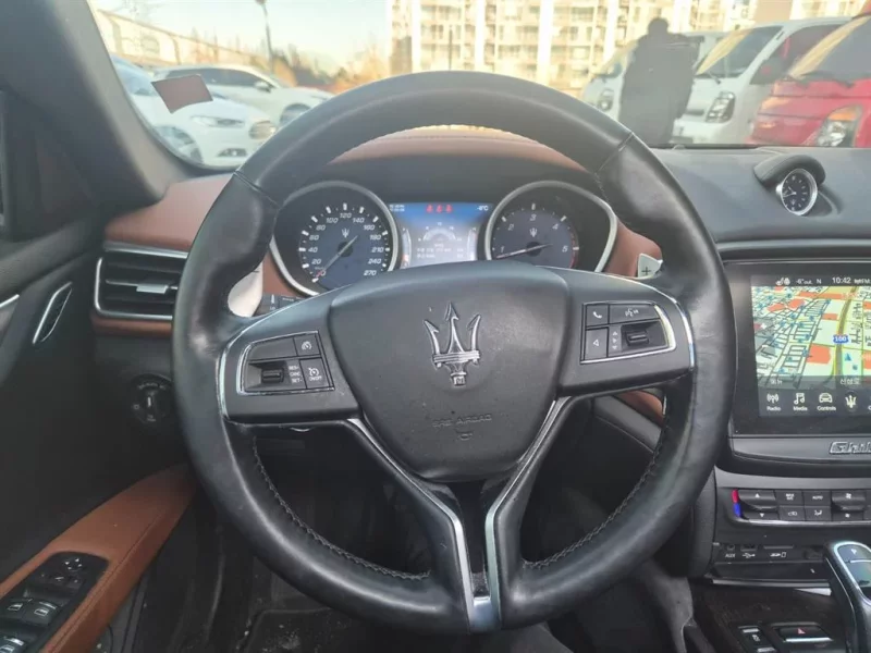Maserati GHIBLI