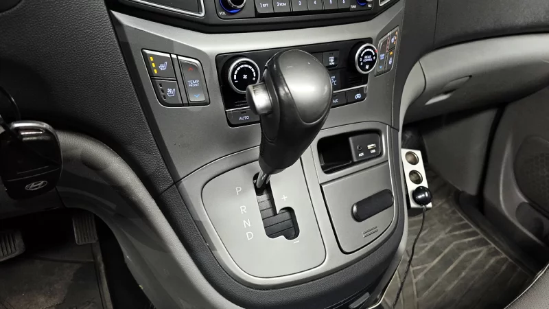 Hyundai Starex