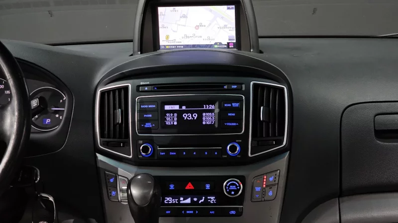Hyundai Starex