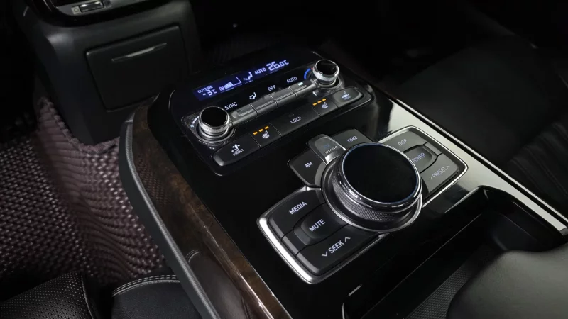 Genesis EQ900