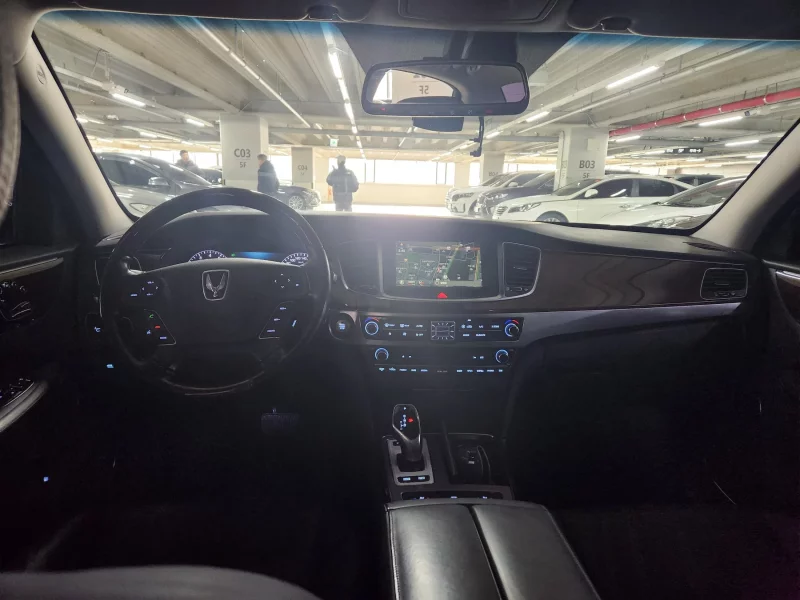 Hyundai Equus