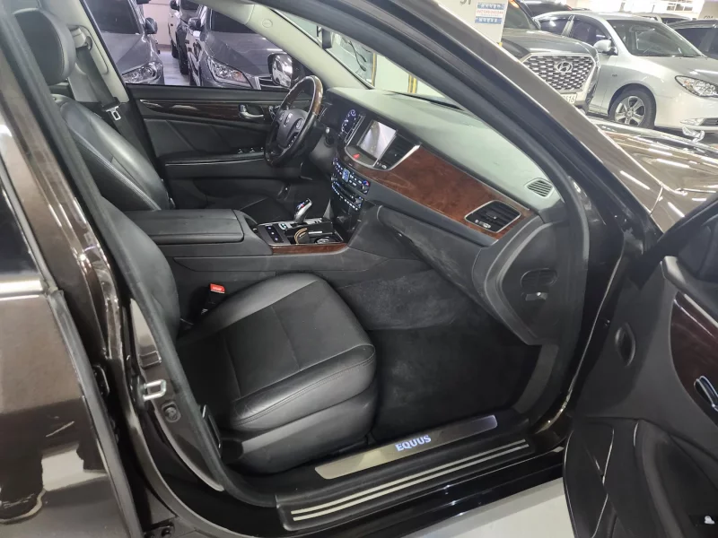 Hyundai Equus