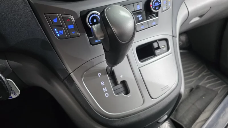 Hyundai Starex