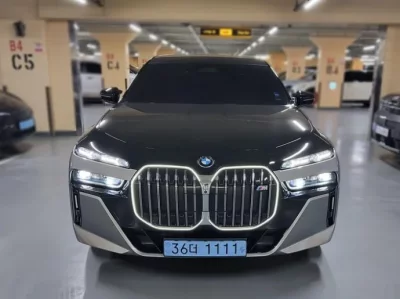 BMW i7