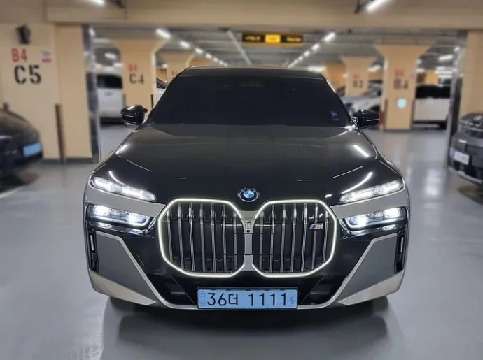 BMW i7