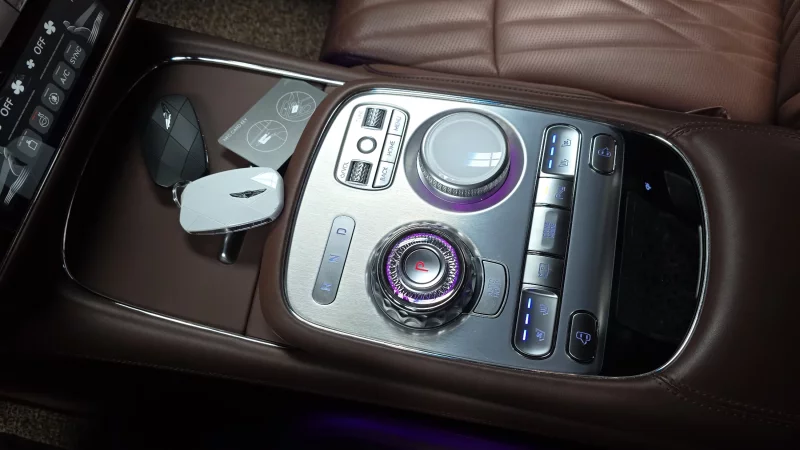 Genesis G90