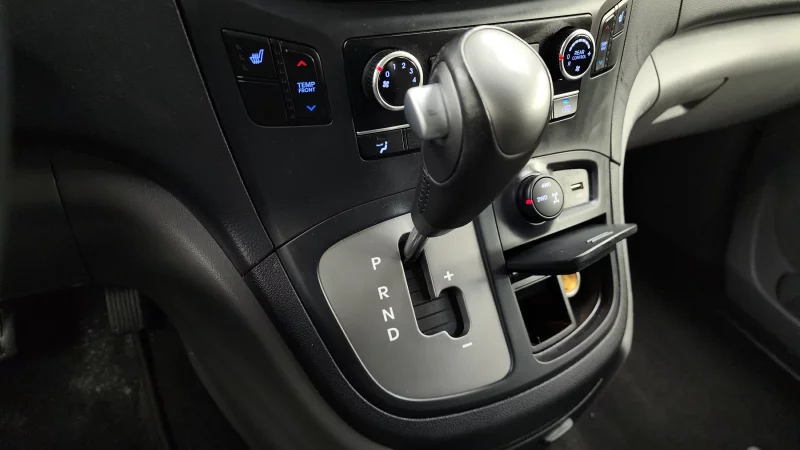 Hyundai Starex