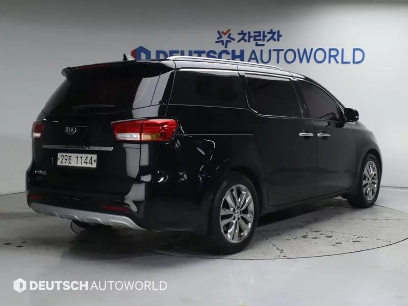 Kia Carnival