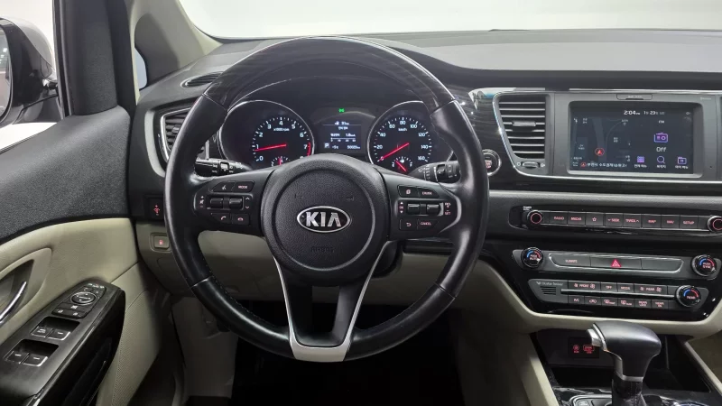 Kia Carnival
