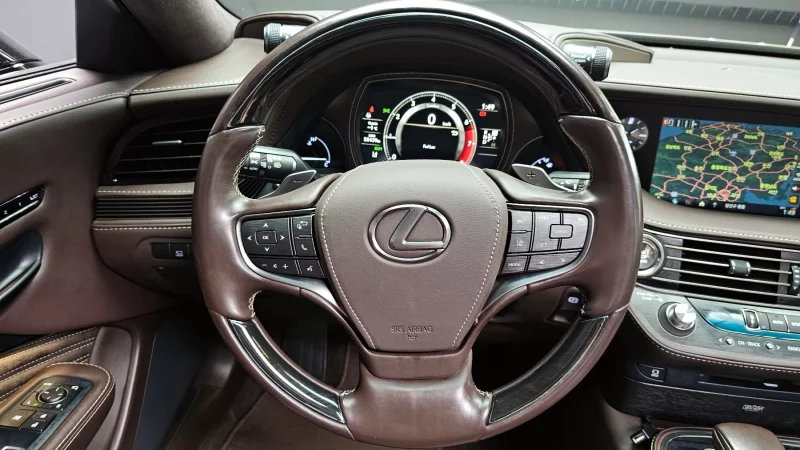 Lexus LS