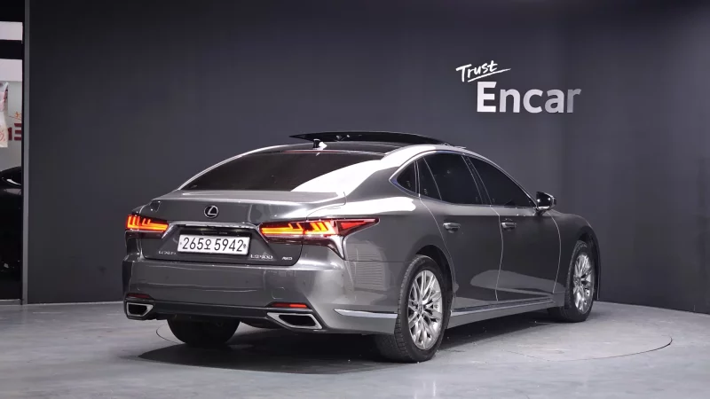 Lexus LS