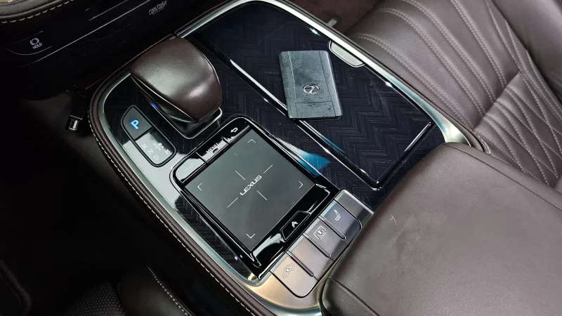 Lexus LS