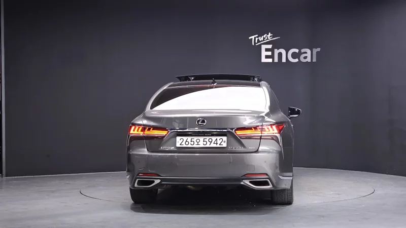 Lexus LS