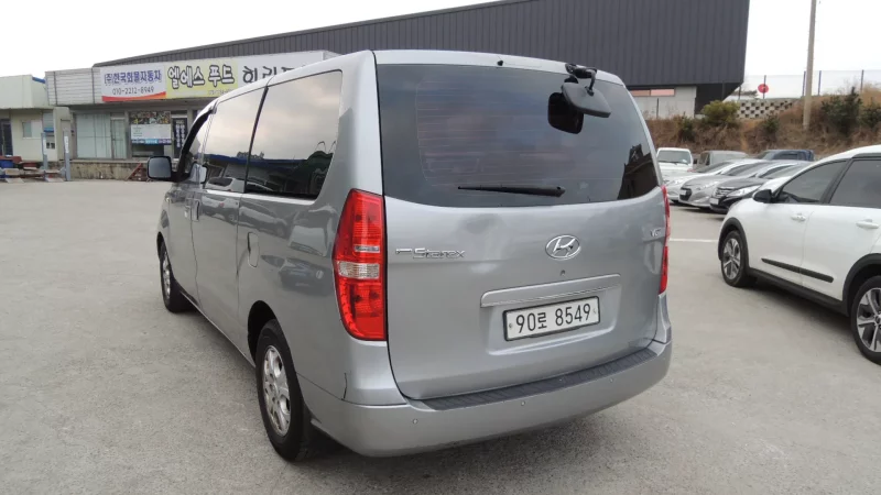 Hyundai Starex