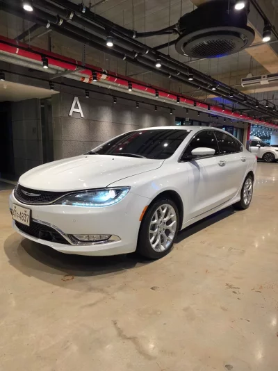 Chrysler 200