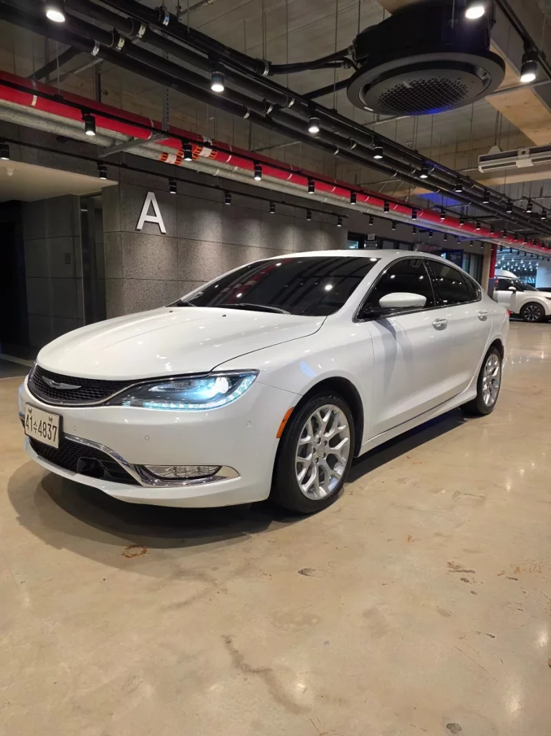 Chrysler 200