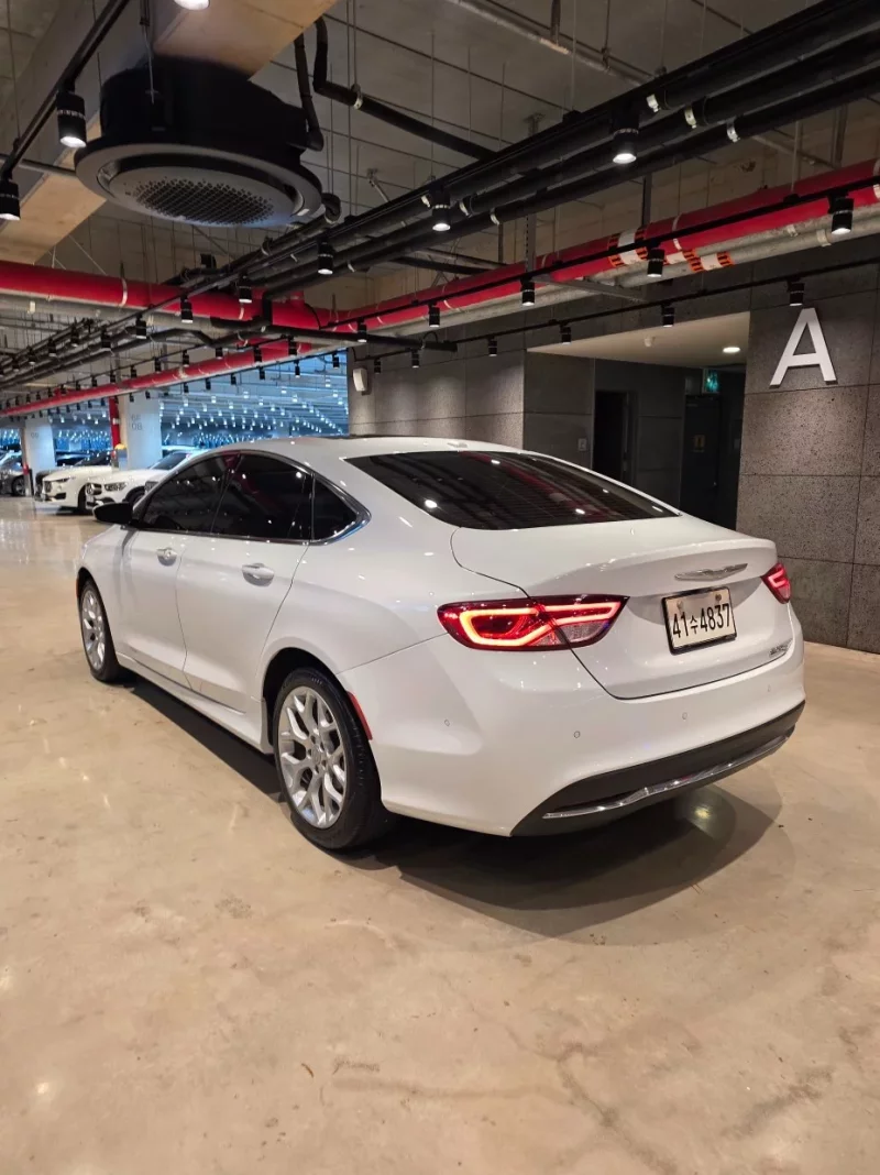 Chrysler 200