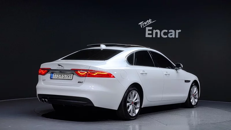 Jaguar XF