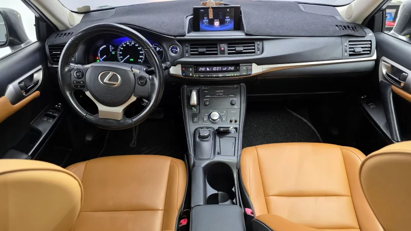 Lexus CT200h