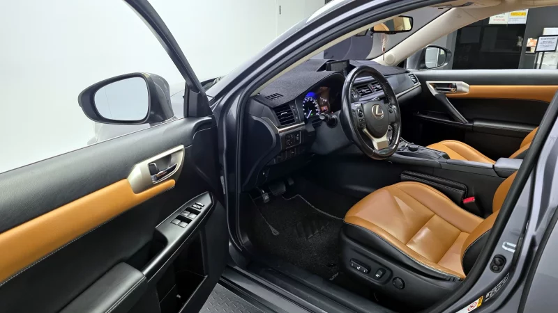 Lexus CT200h