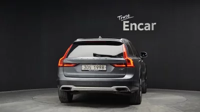 Volvo V90