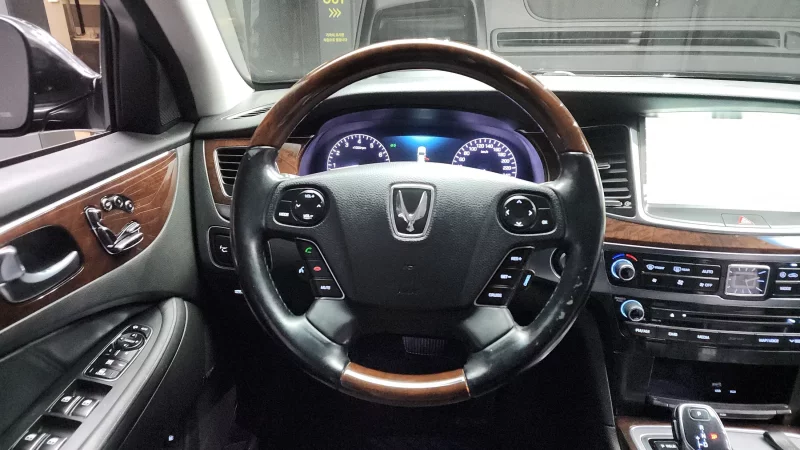 Hyundai Equus