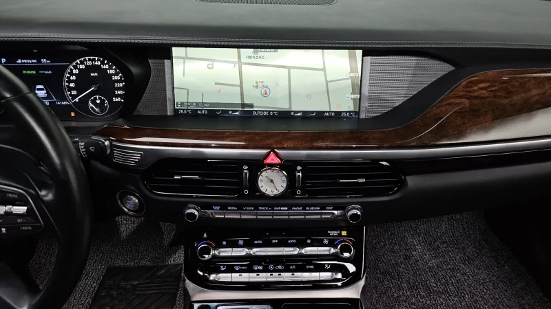 Genesis EQ900