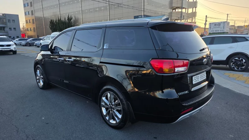Kia Carnival