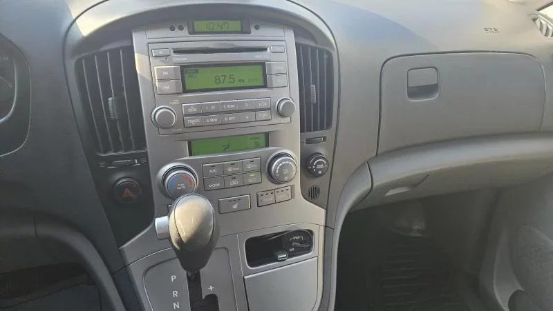 Hyundai Starex