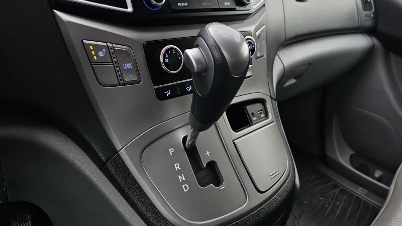 Hyundai Starex