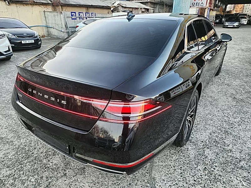 Genesis G90