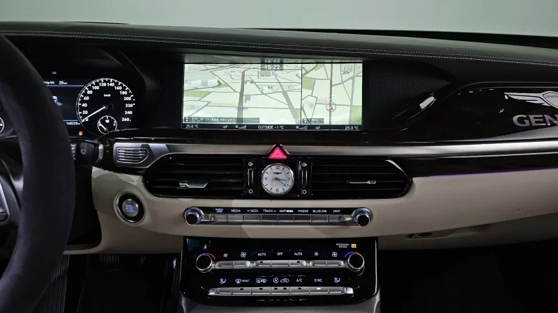 Genesis EQ900