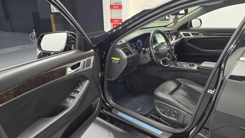 Hyundai Genesis