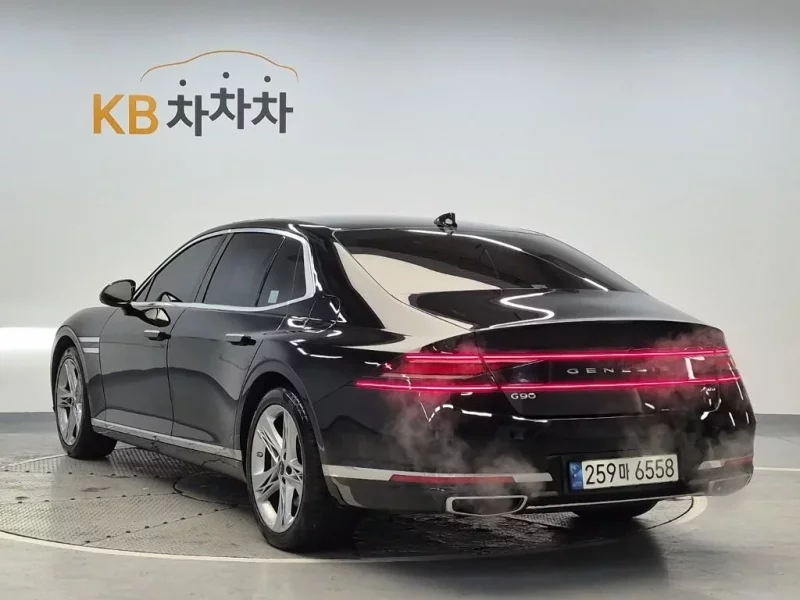 Genesis G90
