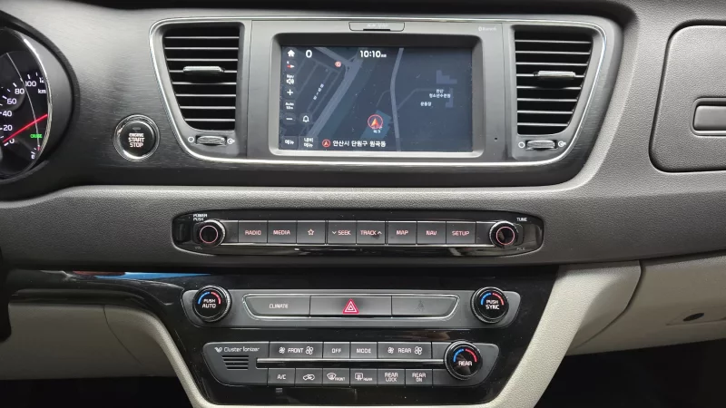 Kia Carnival