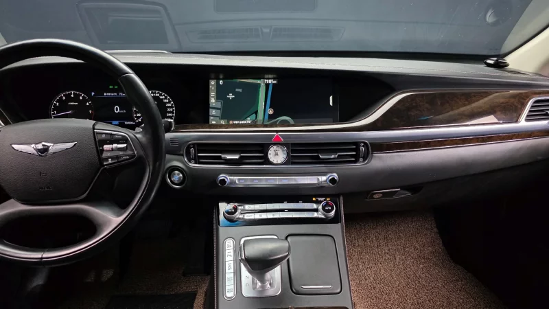 Genesis G90