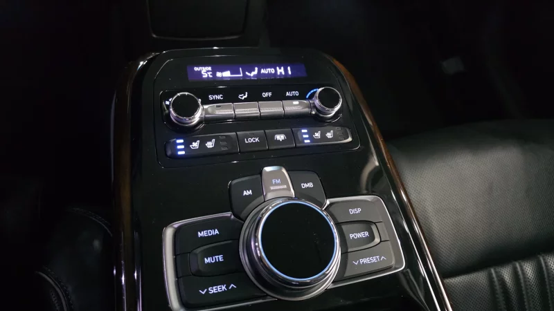 Genesis EQ900