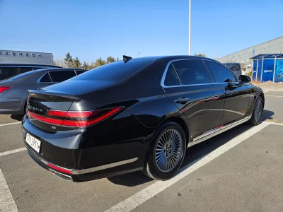 Genesis G90