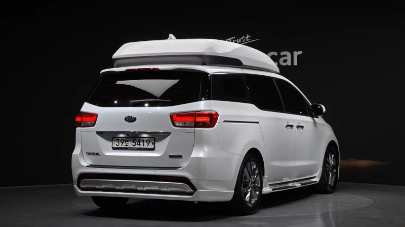 Kia Carnival