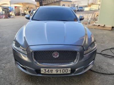 Jaguar XJ