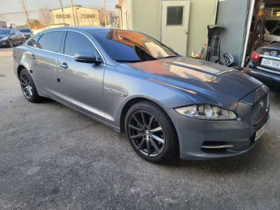 Jaguar XJ
